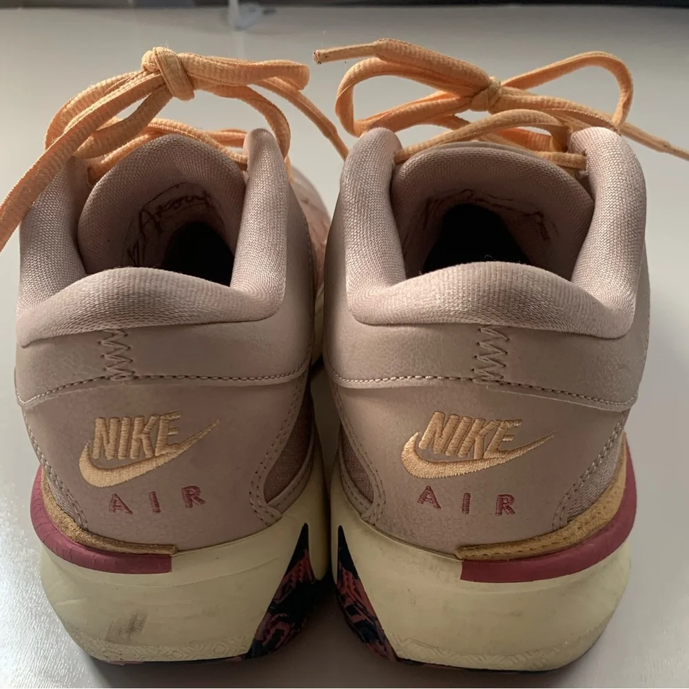 Nike Giannis zoom freak  5 basketball shoes Womans size 9 fossil stone color